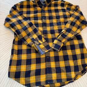 IZOD Yellow Plaid Button Down Flannel Shirt
